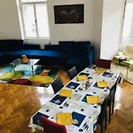 Lilian\'S Royal Apartment