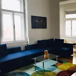 Lilian\'S Royal Apartment