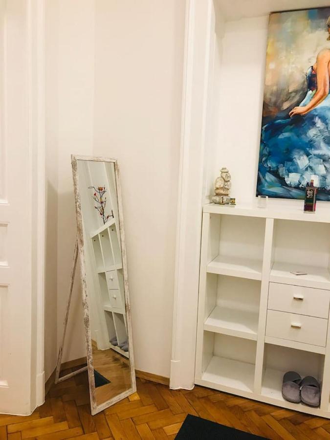 Lilian's Royal Apartment *
