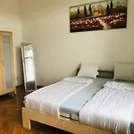 Lilian\'S Royal Apartment